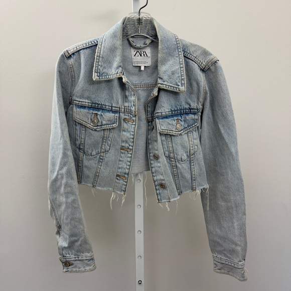 Zara Jackets & Blazers - Zara cropped light wash denim jacket size XS